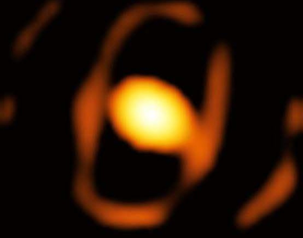 Astrônomos conseguiram registrar uma imagem em close de uma estrela fora da Via Láctea pela primeira vez: a moribunda WOH&nbsp;G64